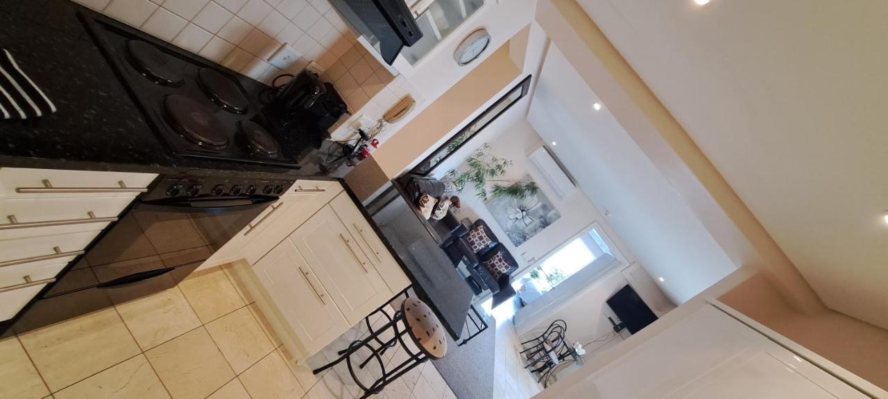 V&A Waterfront Marina Family Apartment 101 Altmore Kaapstad Buitenkant foto