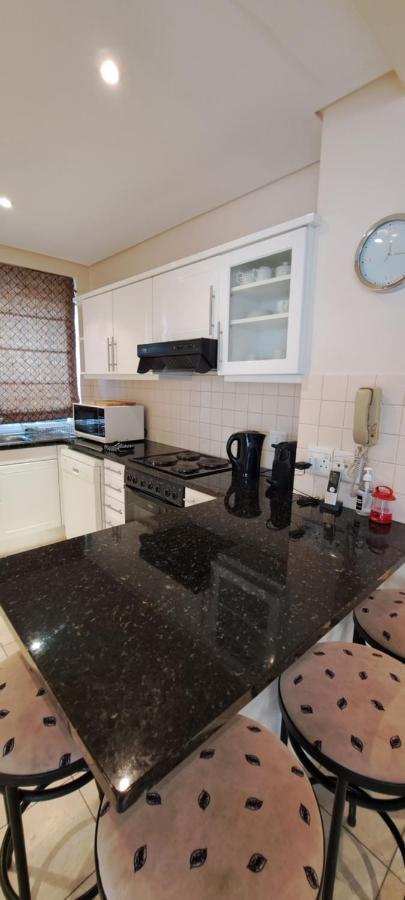 V&A Waterfront Marina Family Apartment 101 Altmore Kaapstad Buitenkant foto